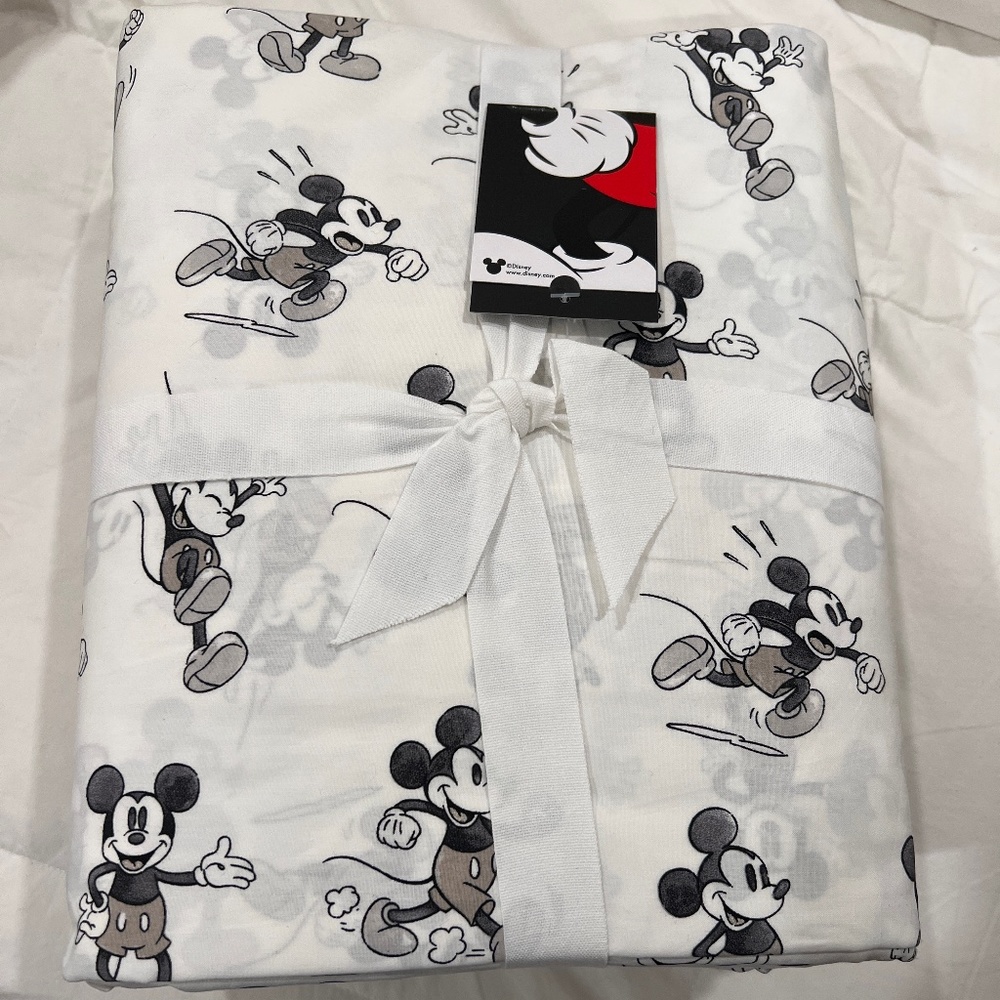 Pottery Barn Mickey sheet set